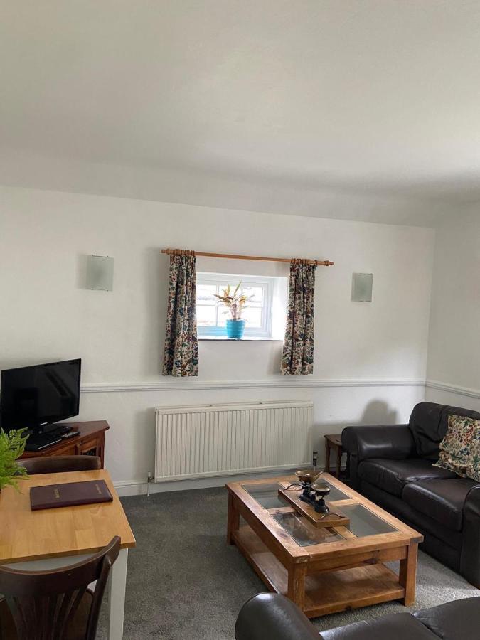 Apartamento The Granary At Bissick Old Mill Truro Exterior foto
