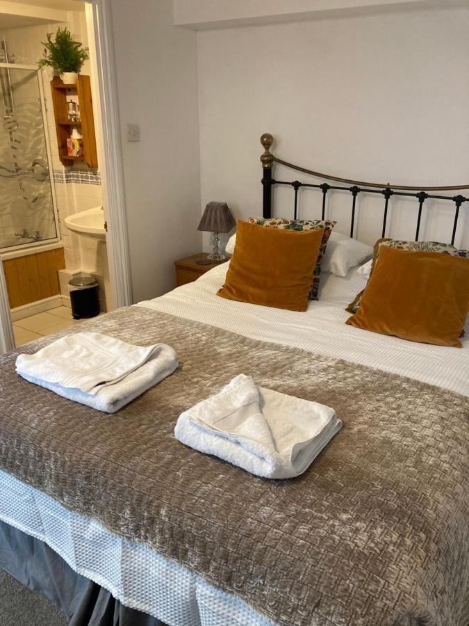 Apartamento The Granary At Bissick Old Mill Truro Exterior foto